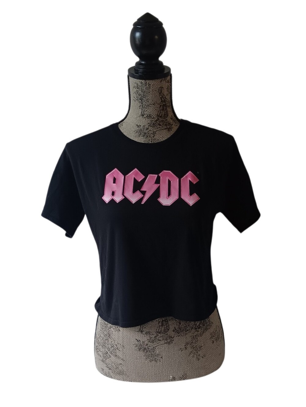 AC/DC women's black short-sleeve graphic cropped t-shirt size L